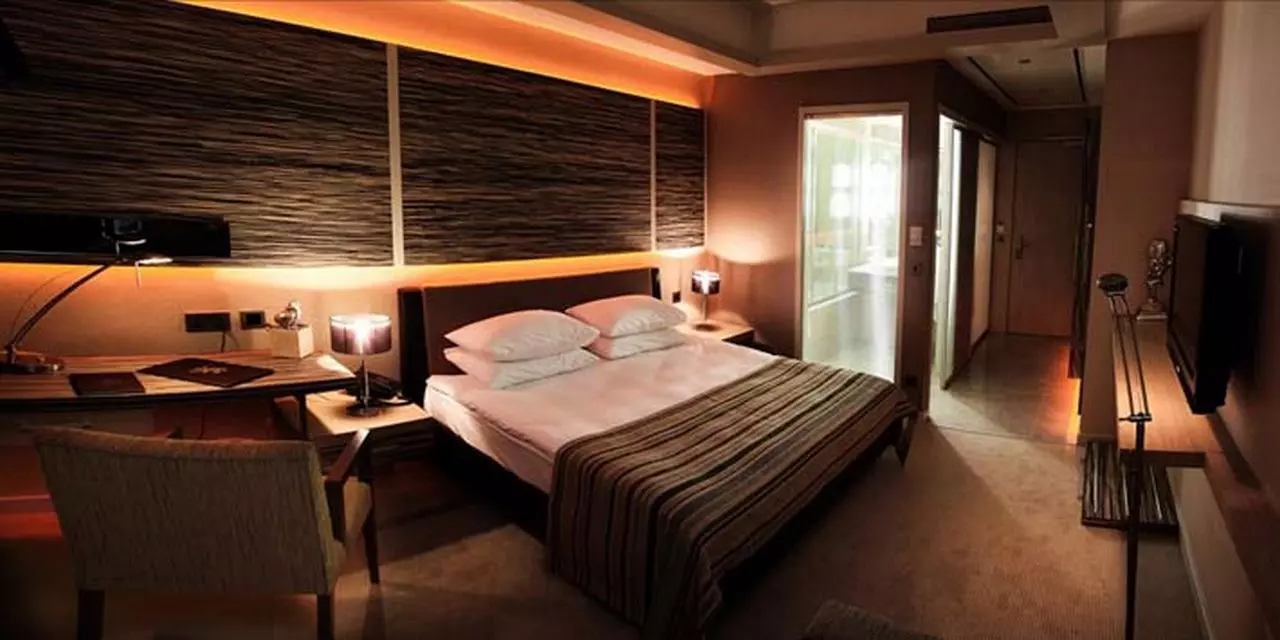 CRATOS_SHABAVIZ (3).jpg